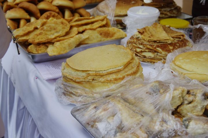 «Сахар - враг румяности»: секреты аппетитных блинов от челнинского повара