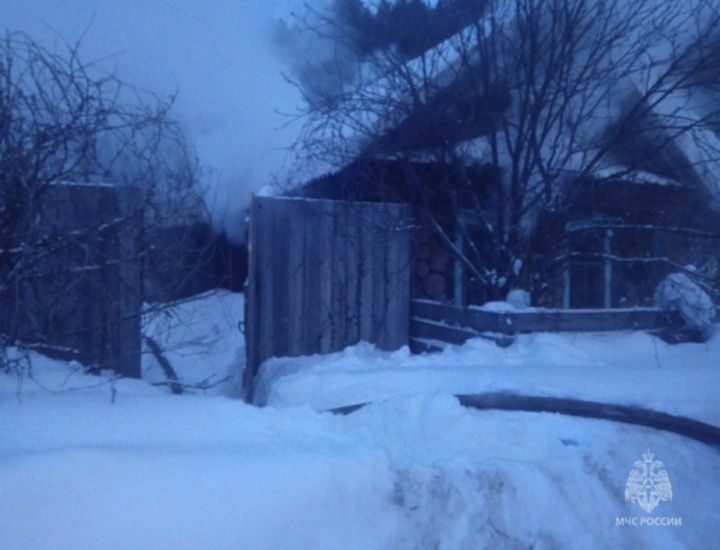 В Тукаевском районе на пожаре спасли 26-летнего мужчину