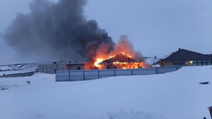 Под Челнами замыкание проводки уничтожило дом в 130 «квадратов»