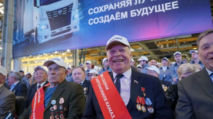 «КАМАЗ» выпустил онлайн-книгу «50 камазовских династий»