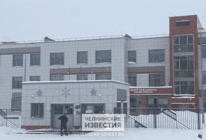 «Кроме сухаря мы ничего не нашли»: в школах Челнов теперь осматривают рюкзаки