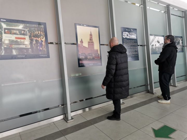 Пассажирам аэропортов Татарстана покажут, как строился КАМАЗ
