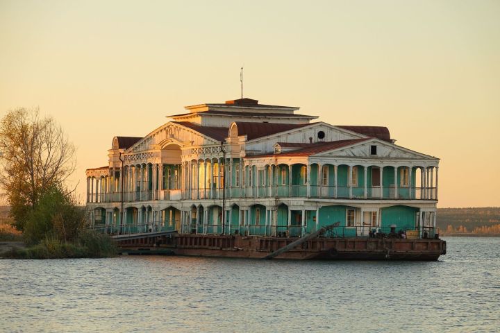 «Дебаркадер речпорту не конкурент»: 69-летний причал вернут в строй к сезону