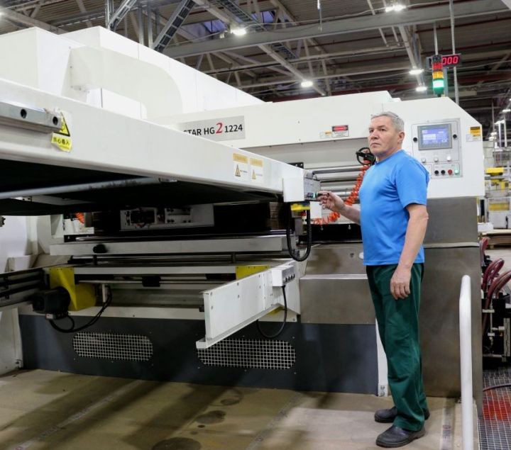 Новый продукт с нового конвейера: на КБК запустили инновационную печатную машину