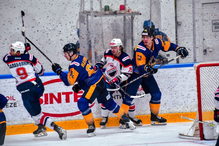 «Может кто-то проклял нас»: ХК «Челны» уступил «Кристаллу» на домашнем льду