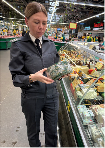 Не прошел проверку: в Татарстане сожгли санкционный сыр из Германии