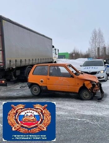 В Челнах КАМАЗ влетел в «Окушку» с девушкой за рулем