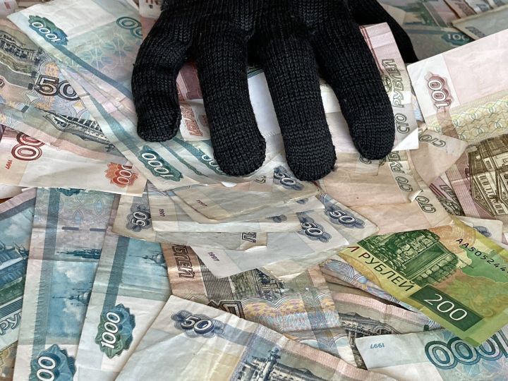 В Челнах педагог перевела мошенникам 3,3 млн рублей