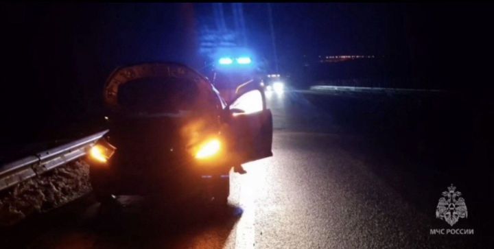 В Татарстане спасли семью с младенцем из сломавшейся на трассе машины