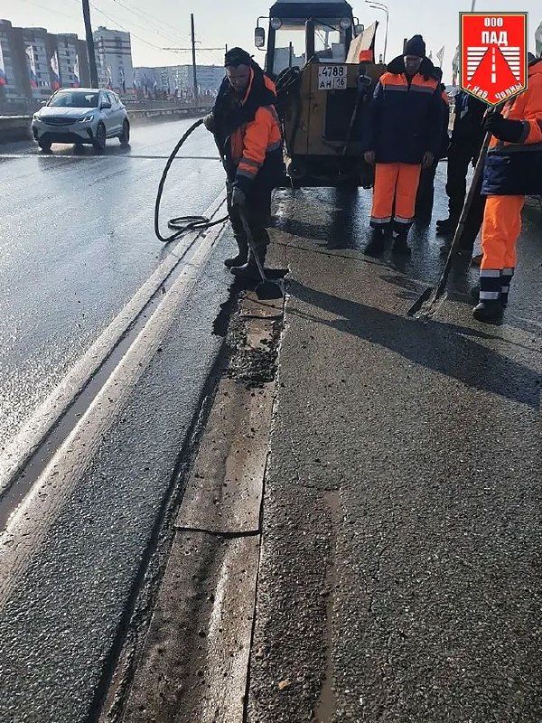 В Набережных Челнах начали аварийный ремонт дорог после зимы