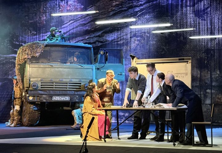 «Мустанг» на сцене: в Челнах показали производственную драму о «КАМАЗе»