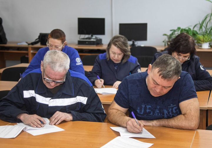 На кузнечном заводе «КАМАЗа» выбрали лучшего наставника