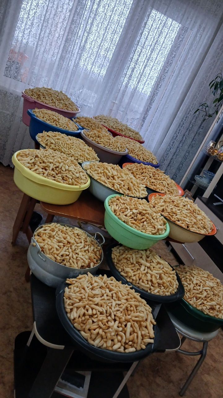 Более 100 кг чак-чака отправила бойцам СВО «Мадина и ее команда»