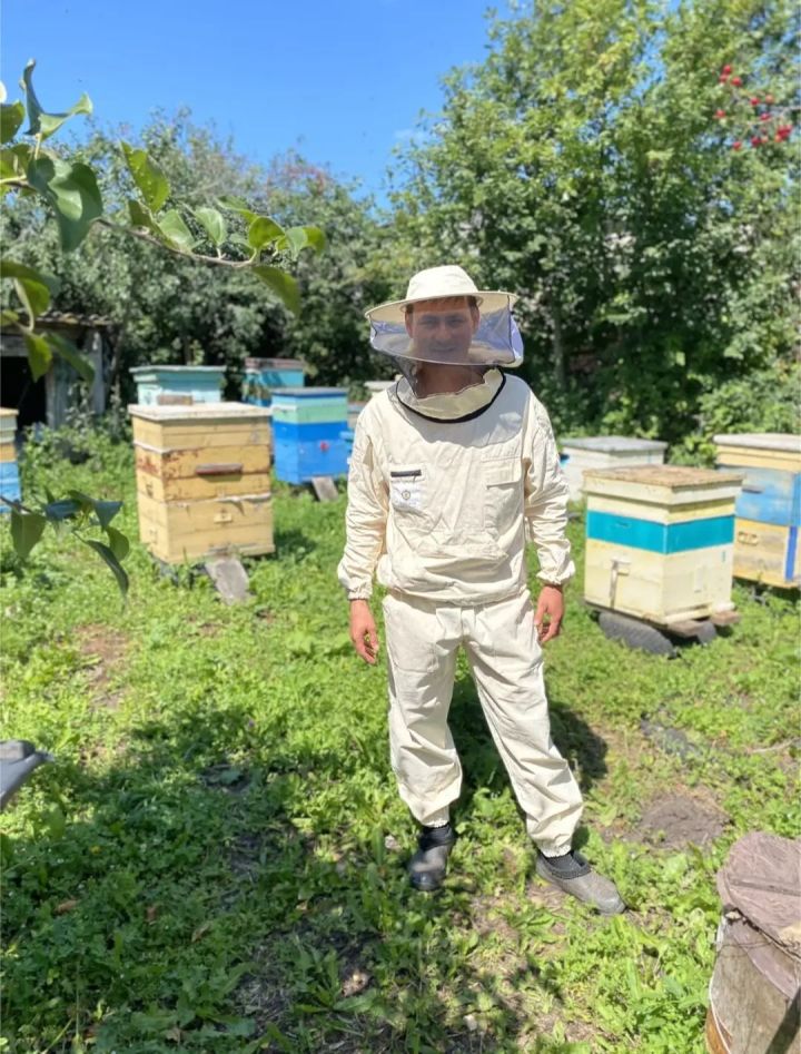 Фирменный мед – «артистический»: как актера из Челнов покусали 45 пчел