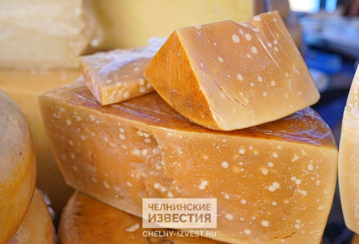 Челнинские Бонни и Клайд вынесли из магазина сыры на 7 тысяч рублей