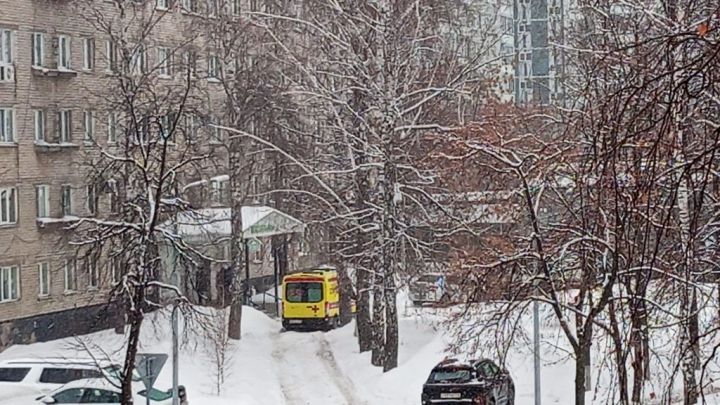 В Челнах после драки в хостеле увезли в больницу 28-летнего постояльца