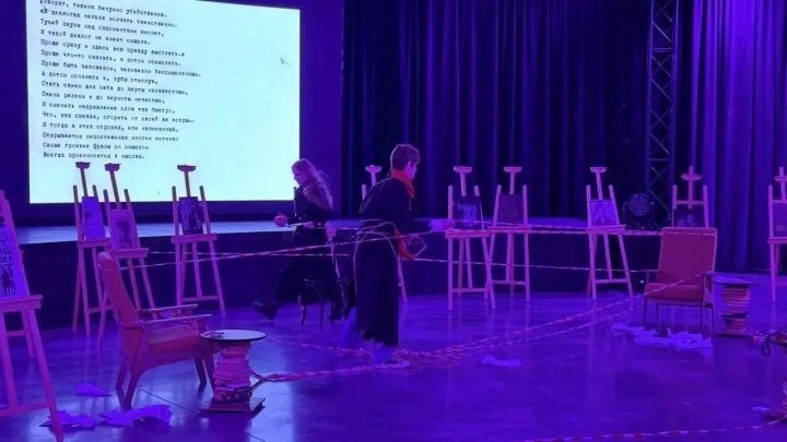 Письма и Лайза Миннелли: челнинка дебютировала с авторским спектаклем в Менделеевске