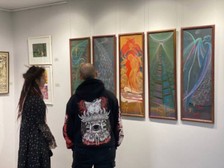 «В соавторстве с Богом»: в Челнах состоялось открытие выставки «Художник года»