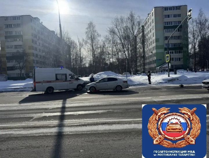 С «зебры» в больницу: в Челнах под колеса машины попала 46-летняя женщина