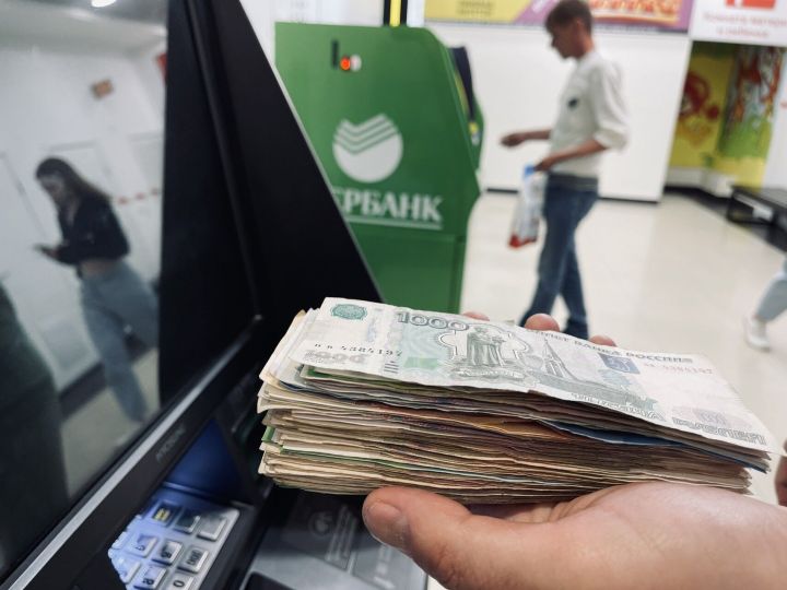 В марте объём наличных в России вырос на 300 млрд из-за отключений интернета