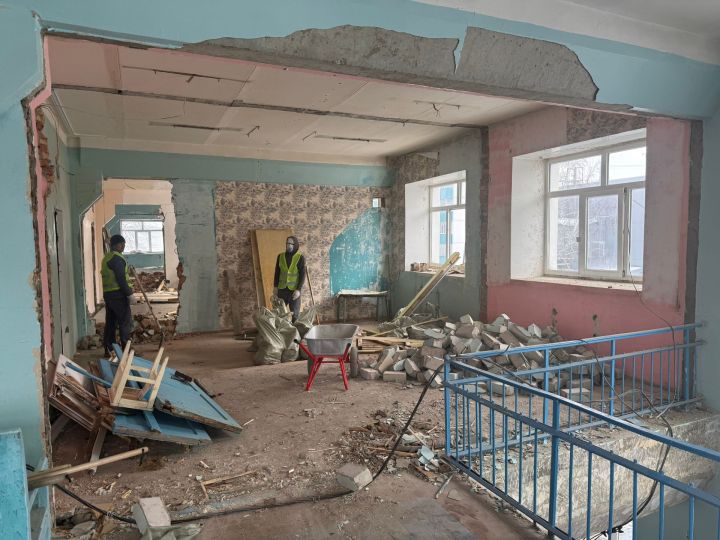 Фото: как в Челнах ремонтируют баню в поселке ГЭС