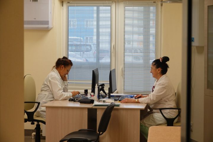 Пациенты смогут записываться к врачу на Госуслугах на более поздние даты