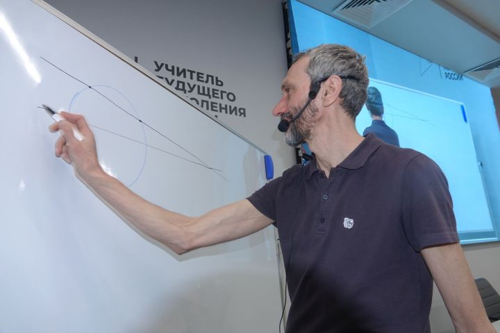 Математик Алексей Савватеев: «Смартфон своим детям я запрещаю»