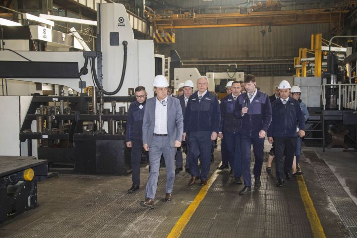 Сергей Когогин оценил новые системы управления и качество на кузнечном заводе