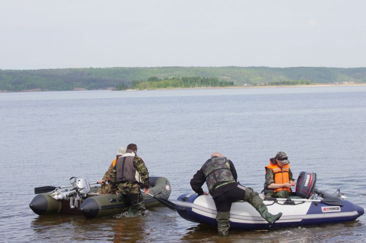 Двое утонули, еще два тела ищут: татарстанцев предупредили о рисках на воде