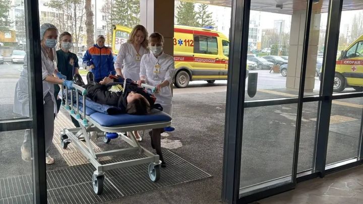 Медики Челнов спасли пострадавших после разрушения жилого дома