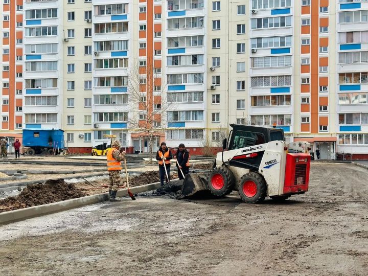 В 21 комплексе Замелекесья по «Нашему двору» строят тротуар до школы