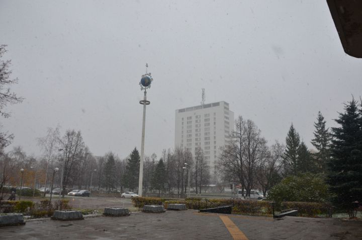 В субботу татарстанцам обещают дождь с мокрым снегом и сильный ветер