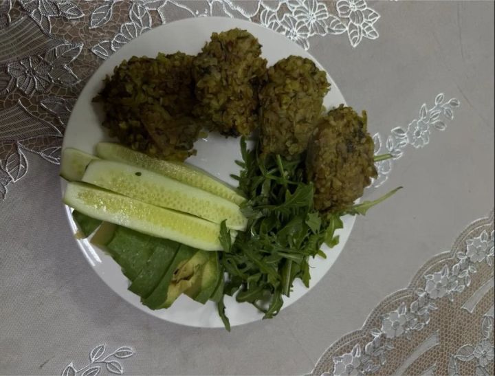 Вкусные котлеты: гречка, картофель и зелень