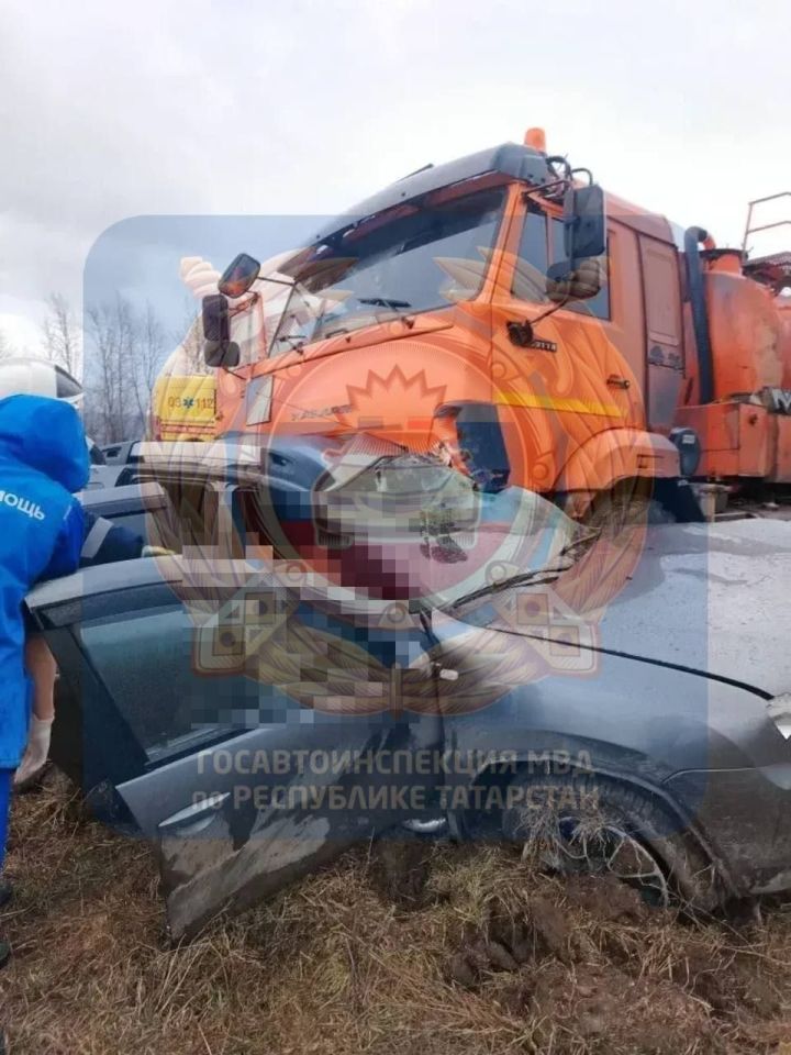 В Татарстане в ДТП с грузовиком погибли два человека
