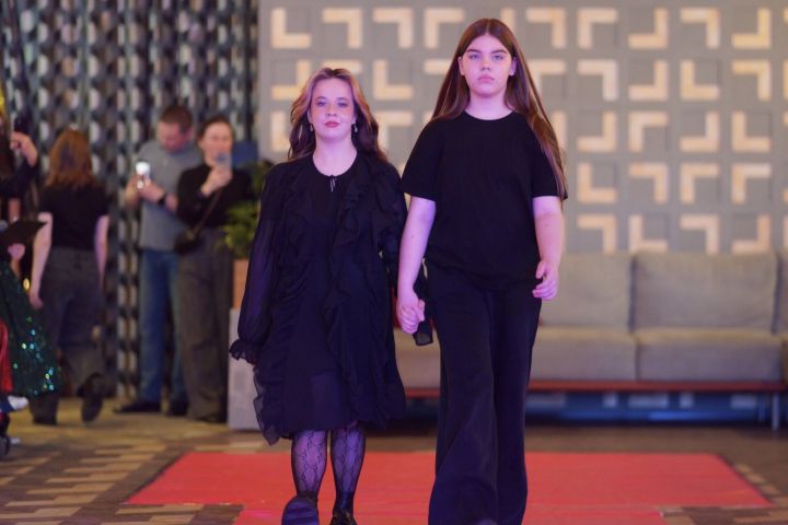 «Хрустальные принцессы»: в Челнах прошел показ мод среди девочек-инвалидов