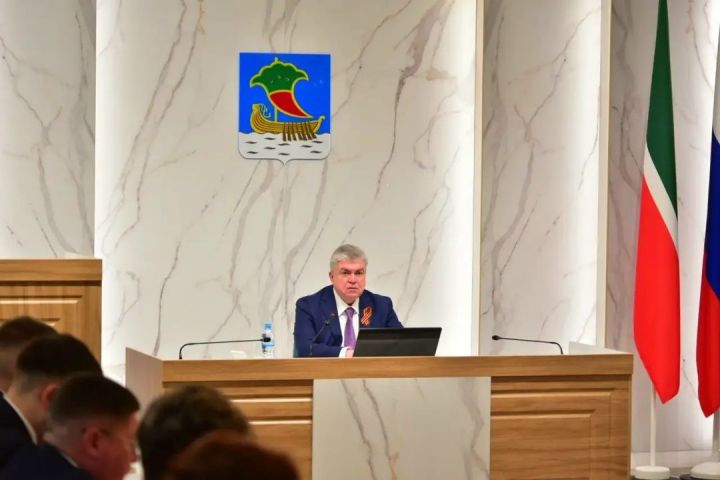 Мэр Челнов призвал местные предприятия трудоустраивать иностранцев