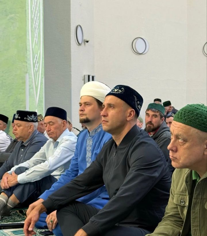 Курбан-байрам: тысячи мусульман пришли в мечети Челнов на праздничные проповеди