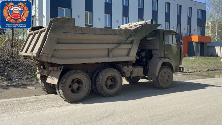 В Челнах водитель грузовика оштрафован за перевозку грунта без тента