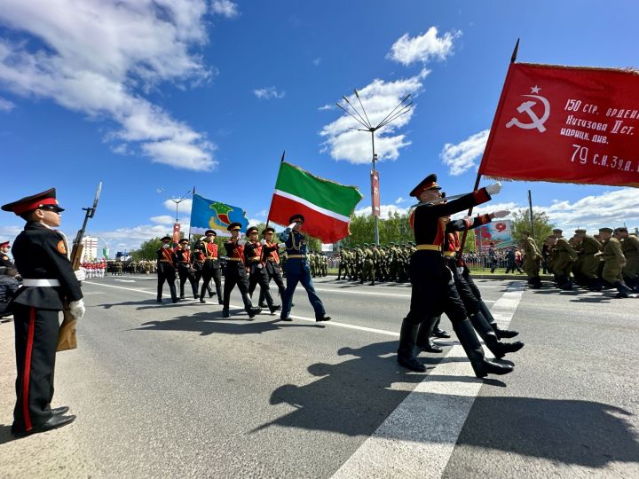Фоторепортаж: в Челнах прошёл парад в честь 81-й годовщины Победы