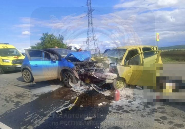 Месиво из машин: в Татарстане при обгоне погиб водитель иномарки