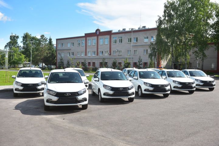 Полвека на службе: полиции Челнов передали 10 новых служебных автомобилей