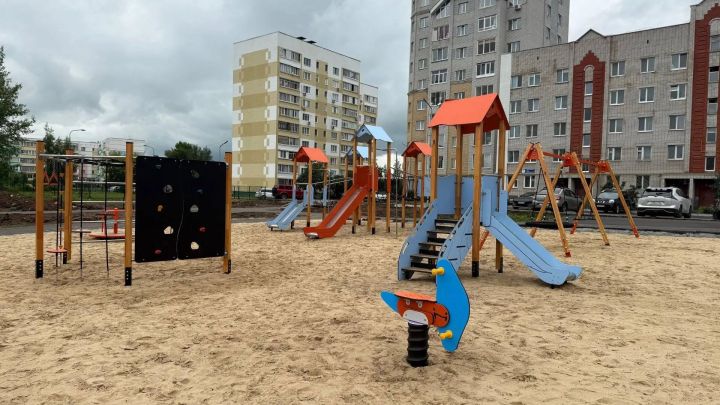 «Это две большие разницы»: мэр Челнов оценил двор 14 комплекса после обновления