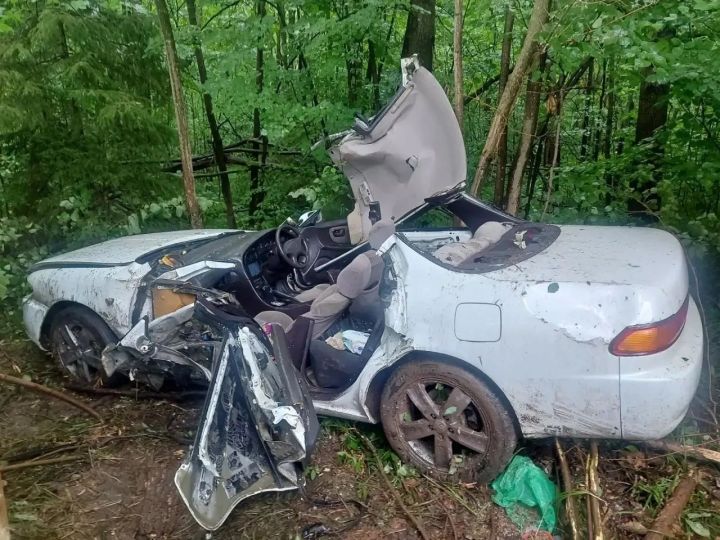 В Татарстане в результате аварии водитель оказался в «капкане»