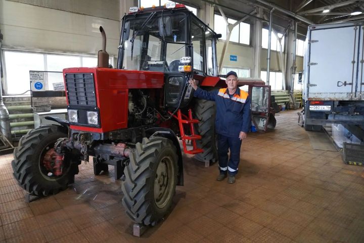 В Челнах трактору дали фамилию водителя
