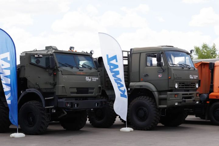 «КАМАЗ» отправил воинам 150 тонн гуманитарки на 130 млн рублей
