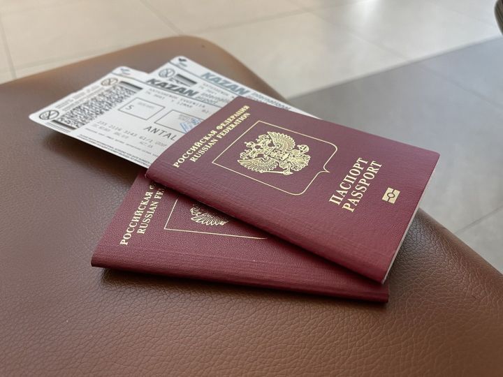 Еврокомиссия обсуждает полный запрет на визы для россиян