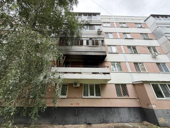 Жителям пообещали восстановить окна и дверь в пострадавшем от газового ЧП подъезде