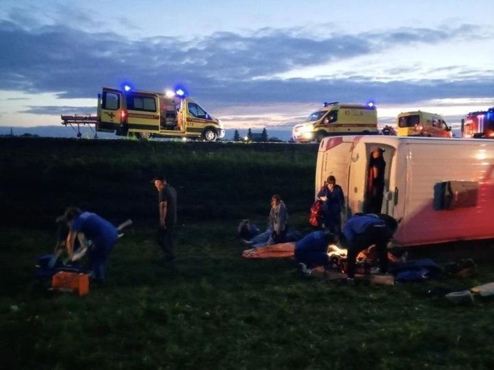 Есть пострадавшие: в Татарстане перевернулся автобус с 46 пассажирами