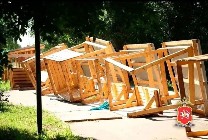 В Татарстане трое подростков устроили погром в городском парке