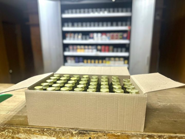 В Комсомольском районе Челнов изъяли почти 60 бутылочек опасного алкоголя